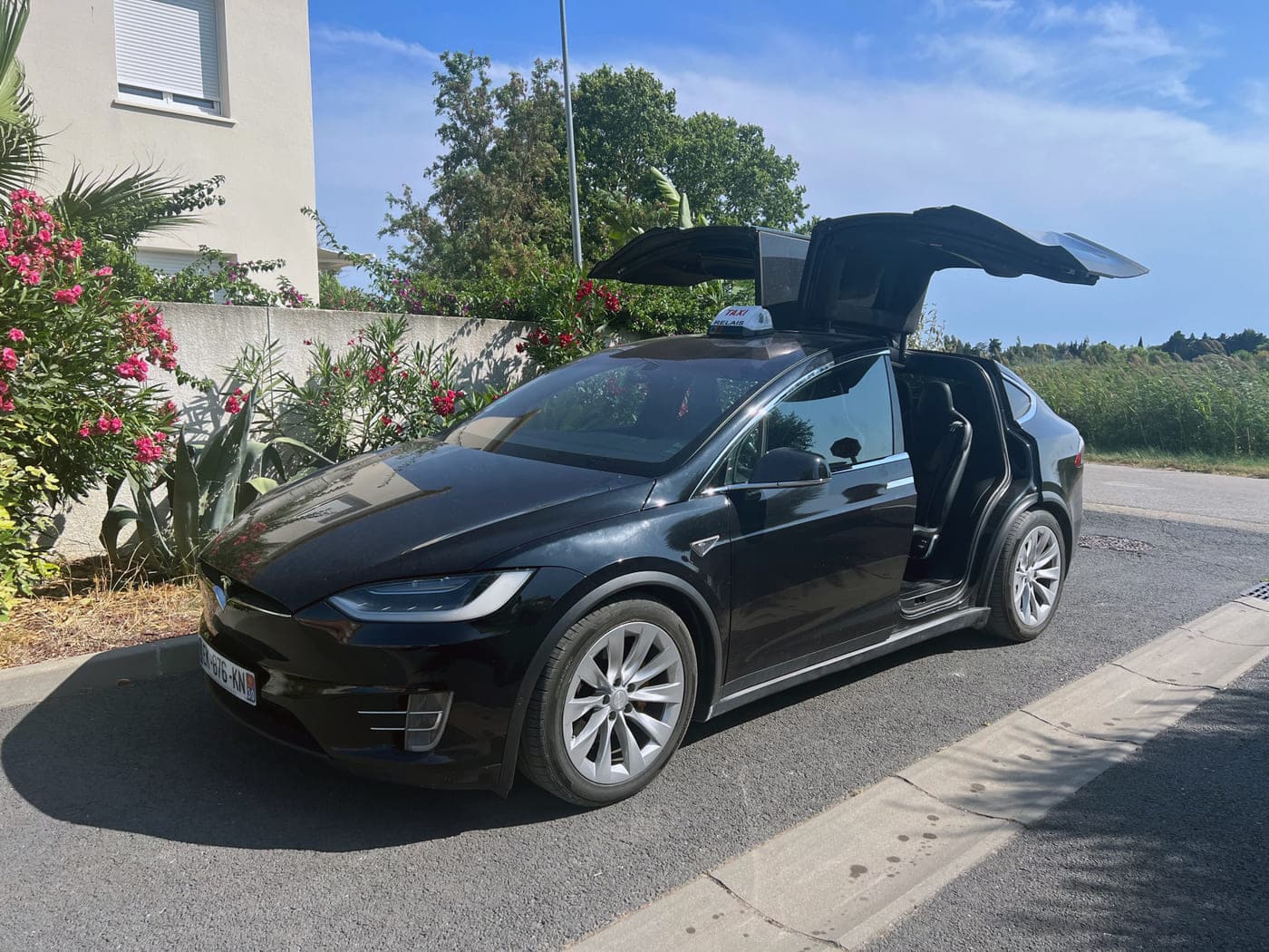 Taxis relais, Aigues Mortes, Tesla Model X